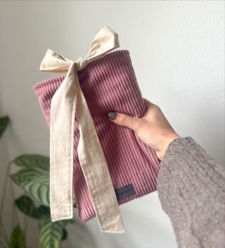 NOVINKA ✨ manšestrové obaly na knížky! Měkké, příjemné, dokonalé. Velikost obalu je univerzální, vejdou se do něj i...