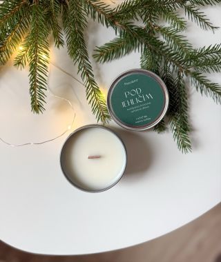 Milujete vůni vánočního stromečku? 😍 já jo! Vůně jehličí je takový symbol Vánoc a vzpomínka na dětství. Tahle svíčka Vám...